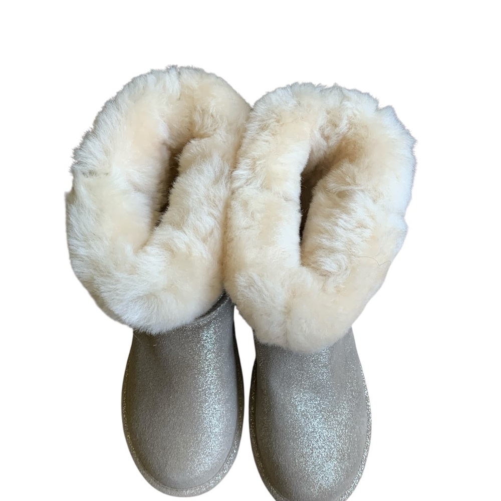 BearPaw Glittery Gold Boots with Cream Fur - Waterproof, Stain Resistant - NWT - Picture 3 of 6